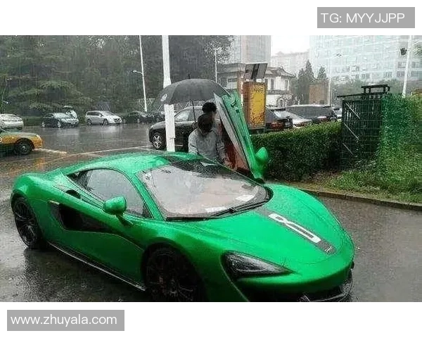 足球明星的奢华生活揭秘别墅豪车背后的故事与魅力